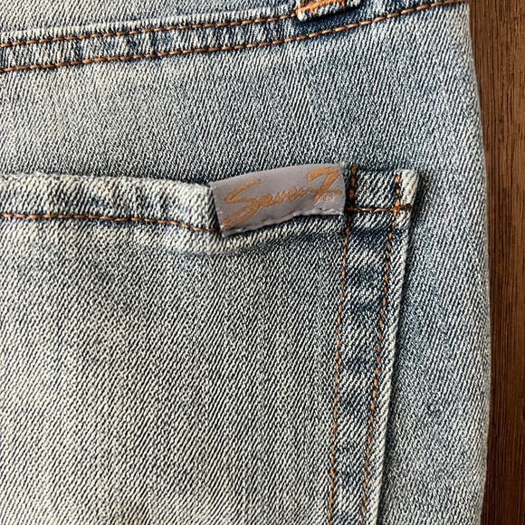 Seven7 Distressed Denim Weekend Fray Hem Mid Rise Short Size 4 EUC - Picture 4 of 9